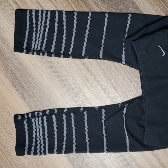 Nike leggings tighs capri burnout striped gray black womens mid rise size small - Picture 3 of 9